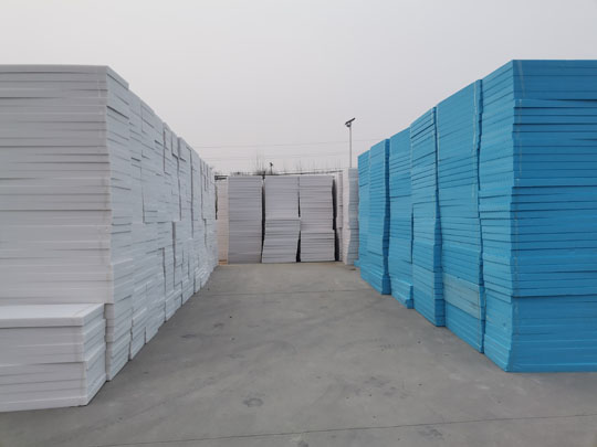 擠塑板裝車(chē)現(xiàn)場(chǎng)