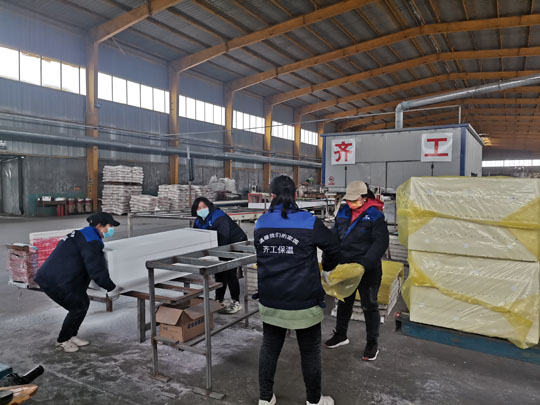 擠塑板裝車(chē)現(xiàn)場(chǎng)